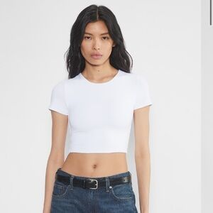 Aritzia TNA Contour Crew White Cropped T-Shirt